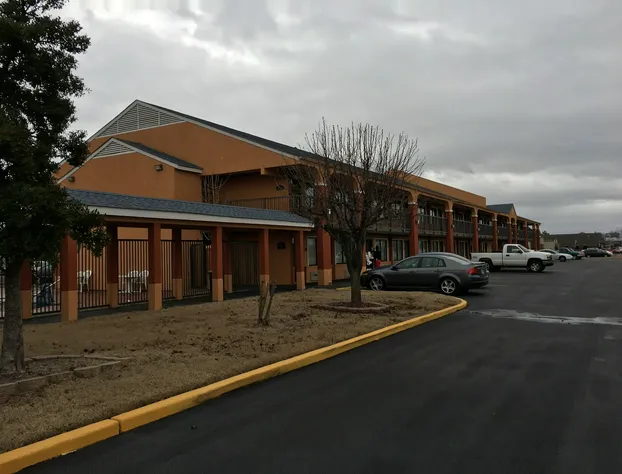 Hallmarc Inn hotel detail image 2