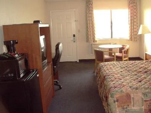 Regency Travel Inn hotel detail image 3