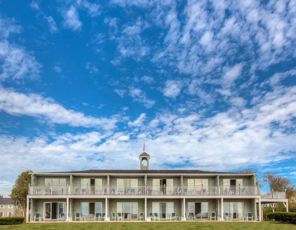 The Seaside Inn hotel hero