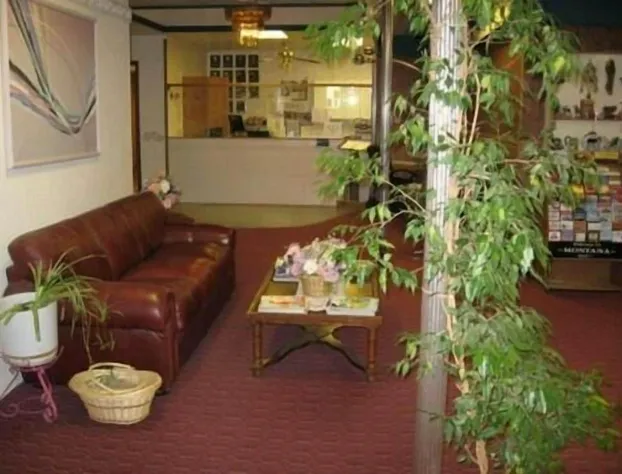 Glacier Gateway Plaza hotel detail image 1