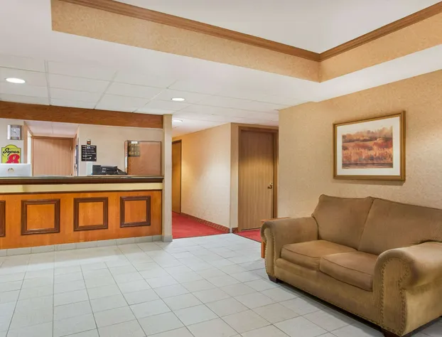 Super 8 by Wyndham Defiance hotel detail image 1