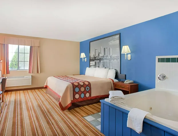 Super 8 by Wyndham Defiance hotel detail image 4