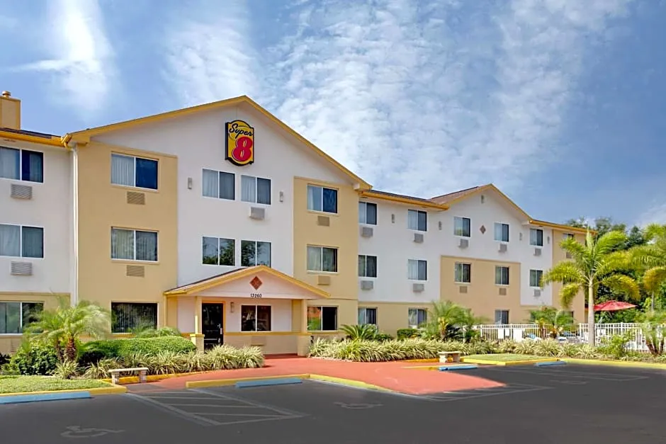 Super 8 by Wyndham Clearwater/St. Petersburg Airport hotel hero