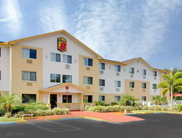 Super 8 by Wyndham Clearwater/St. Petersburg Airport hotel detail image 1