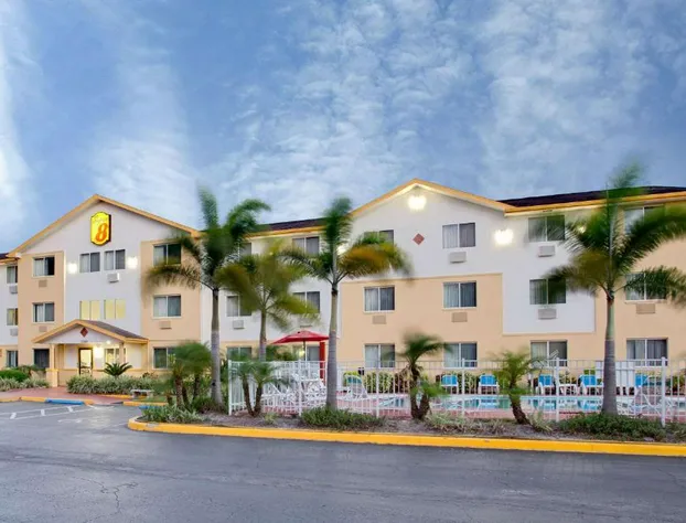 Super 8 by Wyndham Clearwater/St. Petersburg Airport hotel detail image 2