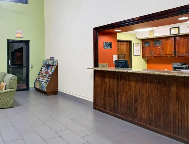 Super 8 by Wyndham Clearwater/St. Petersburg Airport hotel detail image 4