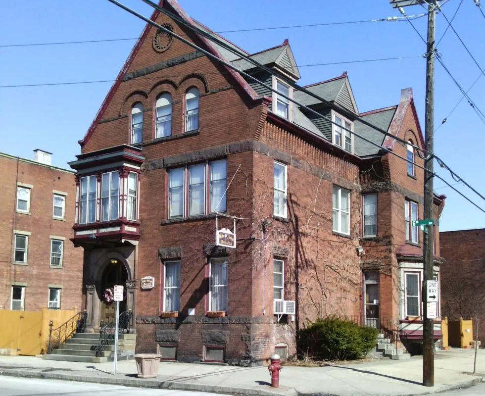 Olde Judge Mansion hotel hero