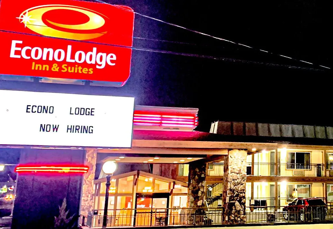 Econo Lodge Inn & Suites Winnemucca hotel hero