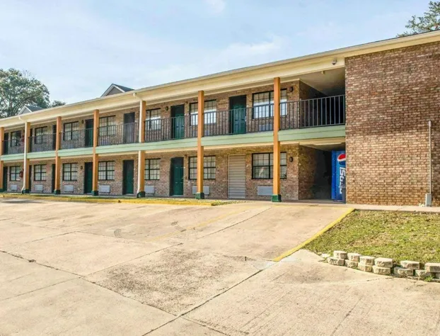 Suburban Studios Tallahassee near University hotel detail image 1