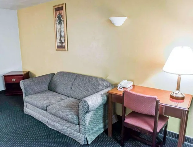 Suburban Studios Tallahassee near University hotel detail image 3