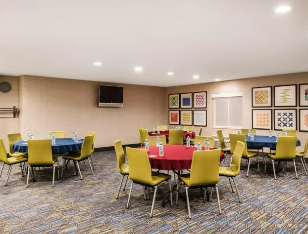 Holiday Inn Express Warrenton by IHG hotel detail image 3