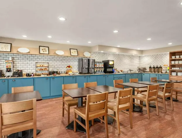 Country Inn & Suites by Radisson, Ames, IA hotel detail image 1