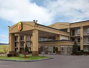 Super 8 by Wyndham Kingsport hotel detail image 1
