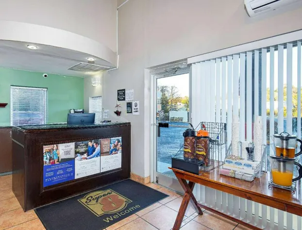 Super 8 by Wyndham Kingsport hotel detail image 3