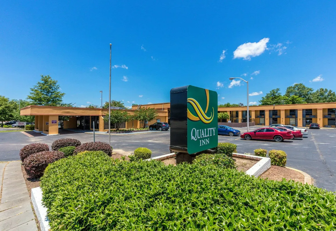 Quality Inn hotel hero