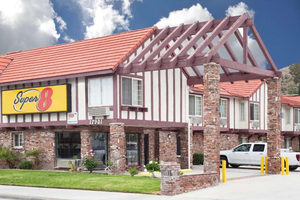 Super 8 by Wyndham Santa Clarita/Valencia hotel hero