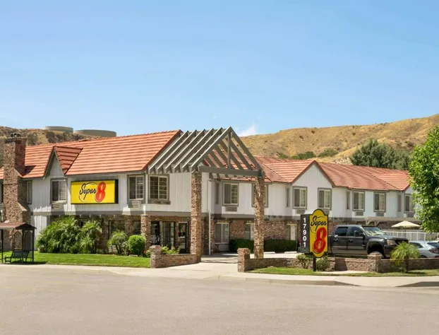 Super 8 by Wyndham Santa Clarita/Valencia hotel detail image 1