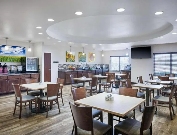 Green Mill Village Hotel & Suites, BW Signature Collection hotel detail image 3