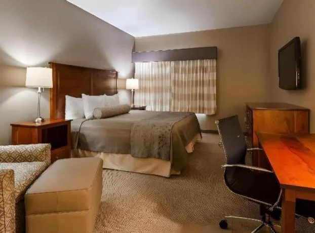 Green Mill Village Hotel & Suites, BW Signature Collection hotel detail image 4