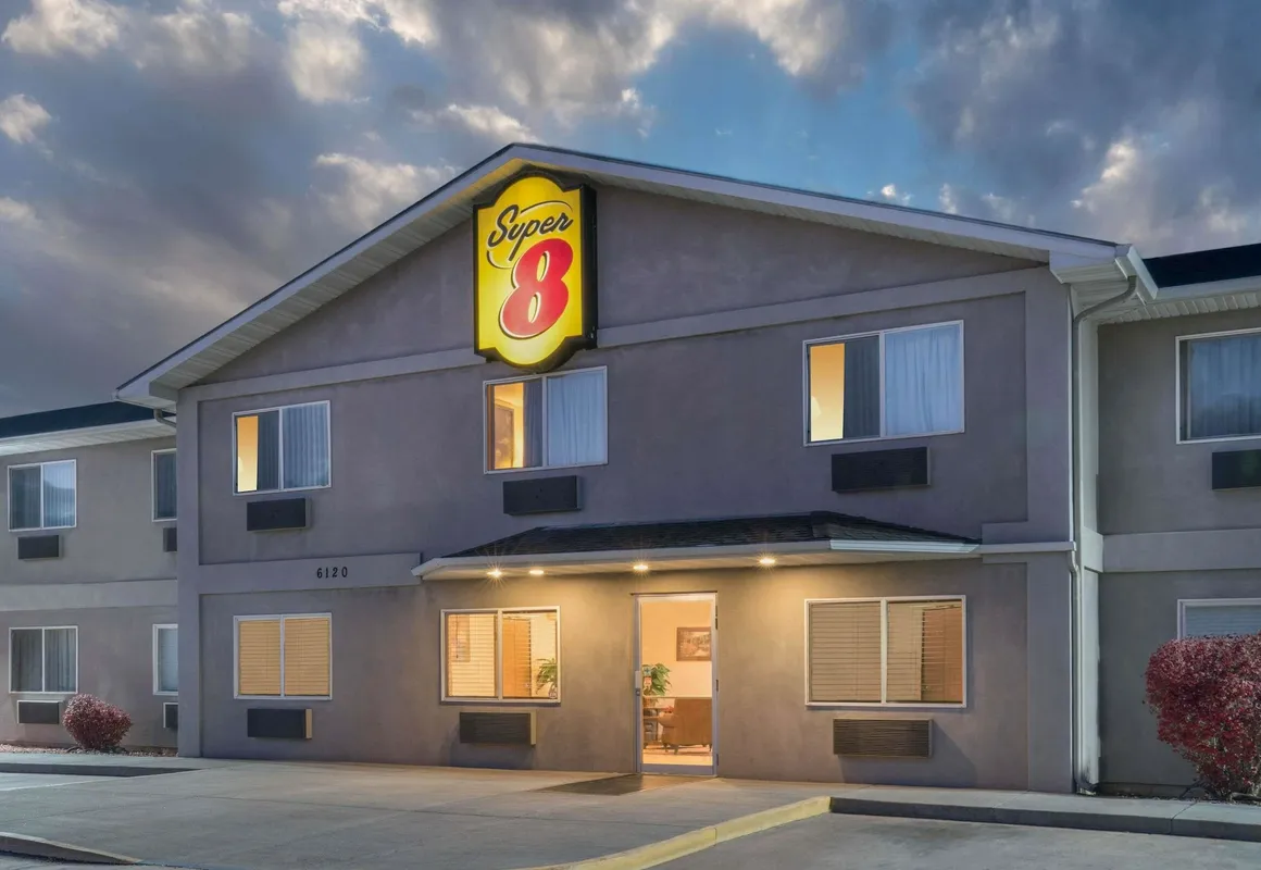 Super 8 by Wyndham Fountain hotel hero