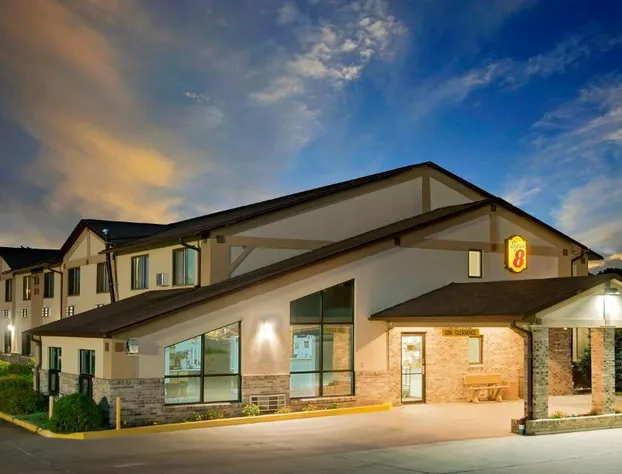 Super 8 by Wyndham Centerville hotel detail image 1