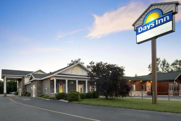 Days Inn by Wyndham Grayling hotel hero