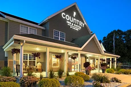 Country Inn & Suites by Radisson, Decorah, IA hotel hero