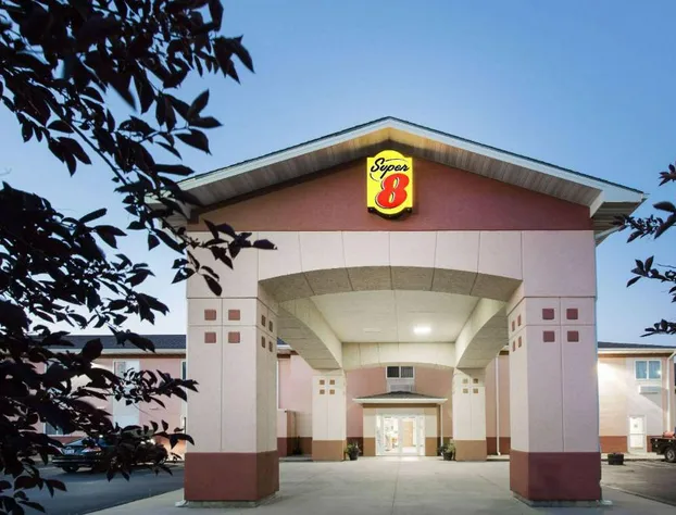 Super 8 by Wyndham Iola KS hotel detail image 1