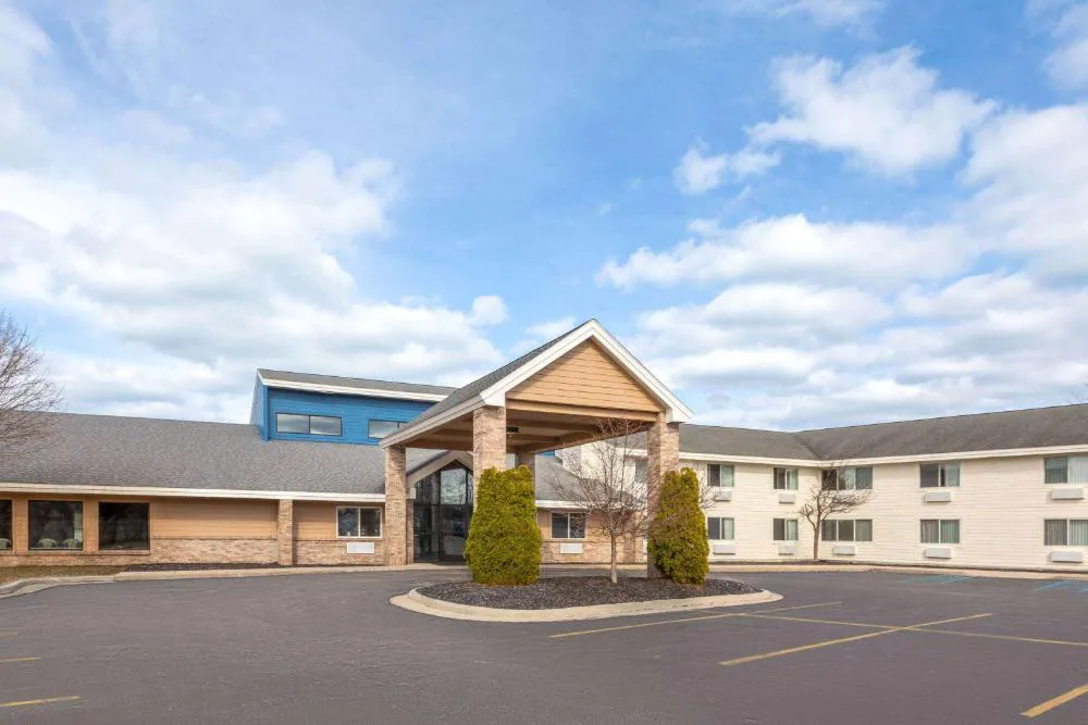 AmericInn by Wyndham Oscoda Near AuSable River hotel hero