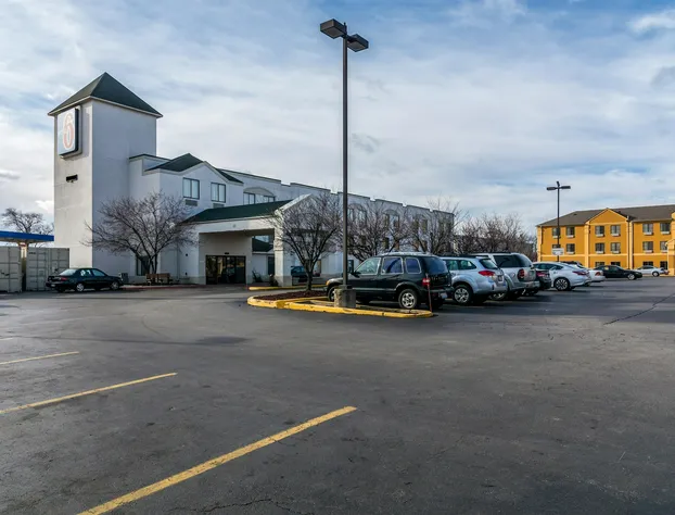 Motel 6 Harvey, IL hotel detail image 1