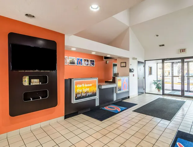 Motel 6 Harvey, IL hotel detail image 4