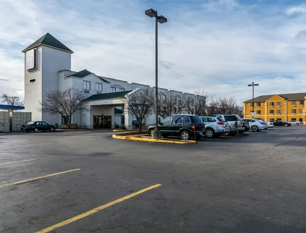 Motel 6 Harvey, IL hotel detail image 1