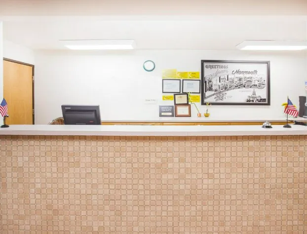 Super 8 by Wyndham Monmouth IL hotel detail image 3