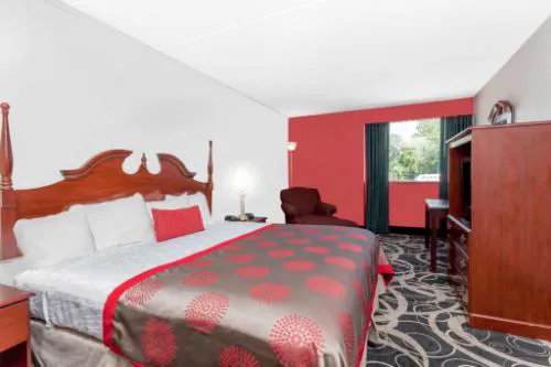 Ramada by Wyndham Henderson/Evansville hotel detail image 2