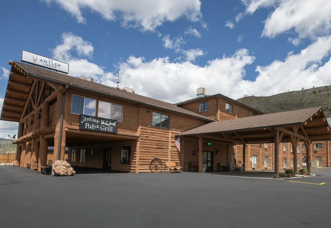 Antler Lodge - Gardiner MT hotel hero