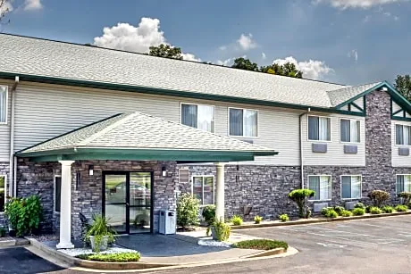 Super 8 by Wyndham Louisa hotel detail image 1