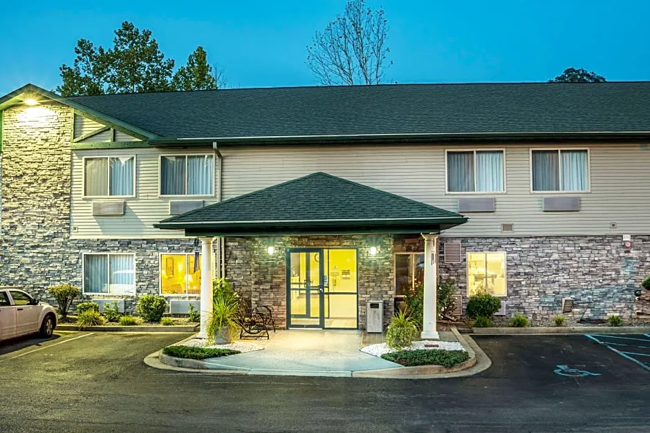 Super 8 by Wyndham Louisa hotel hero