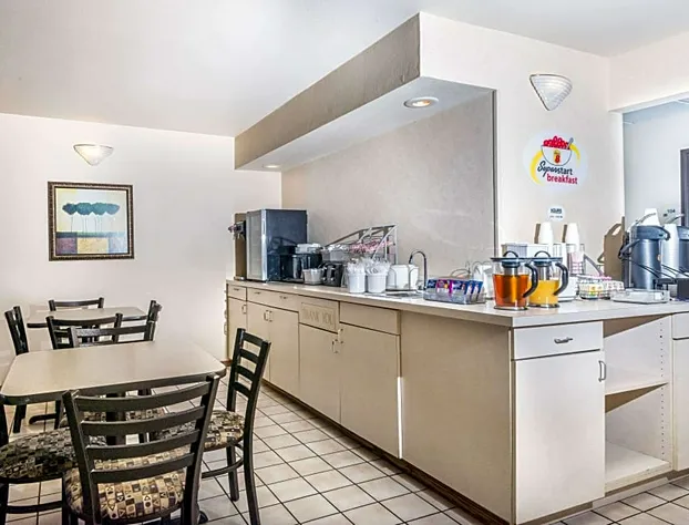 Super 8 by Wyndham Louisa hotel detail image 2