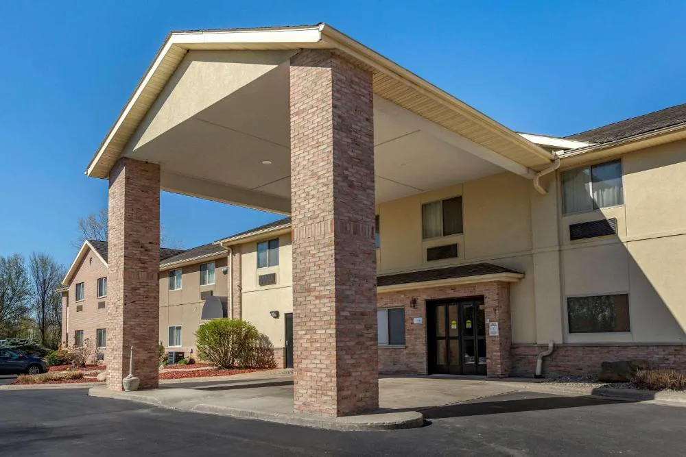 Comfort Inn And Suites Paw Paw hotel hero