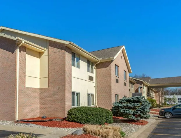 Comfort Inn & Suites Paw Paw hotel detail image 1