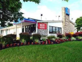 Rodeway Inn hotel hero