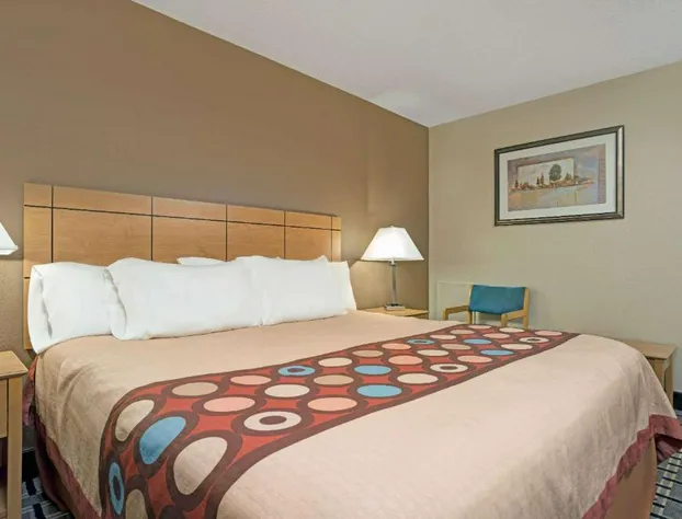 Super 8 by Wyndham Melrose hotel detail image 3