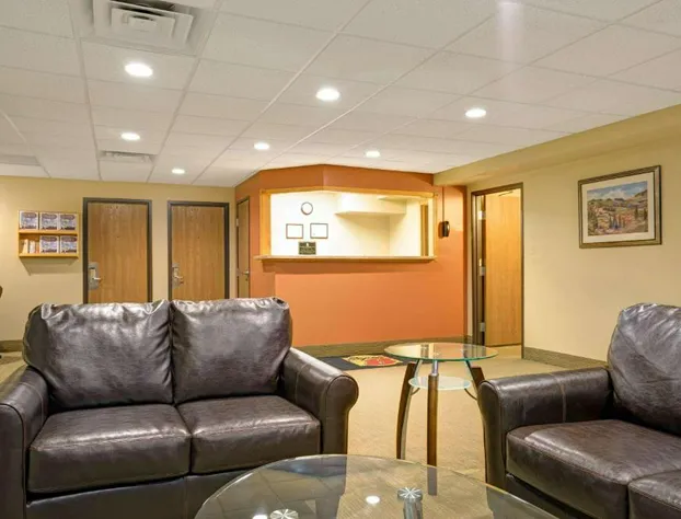 Super 8 by Wyndham Melrose hotel detail image 2