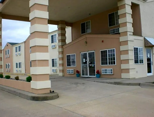 Days Inn by Wyndham Butler hotel detail image 1