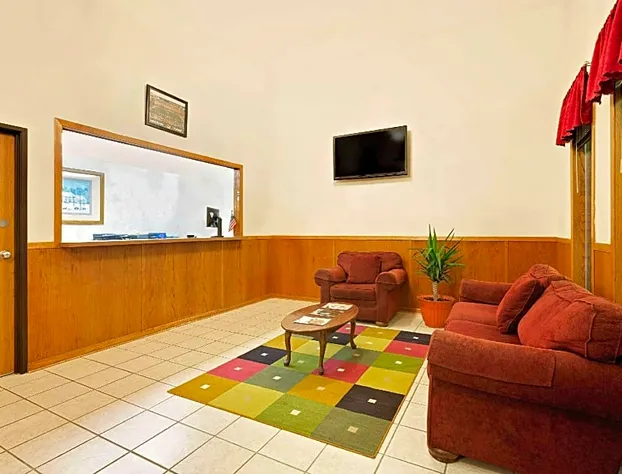 Super 8 by Wyndham Marshall hotel detail image 2