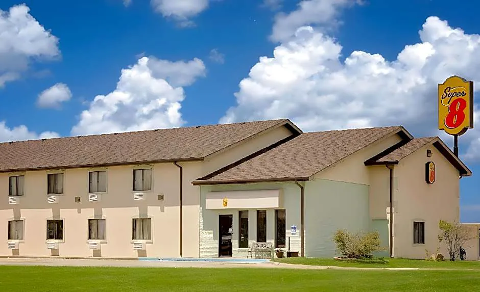 Super 8 by Wyndham Marshall hotel hero