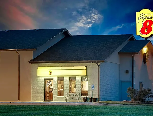 Super 8 by Wyndham Marshall hotel detail image 2