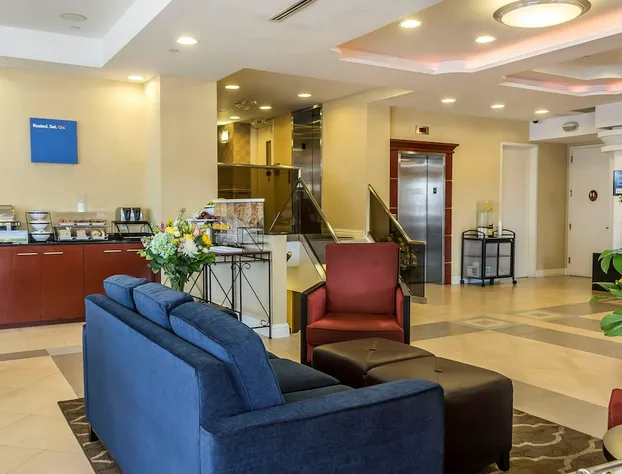 Comfort Inn & Suites LaGuardia Airport hotel detail image 2