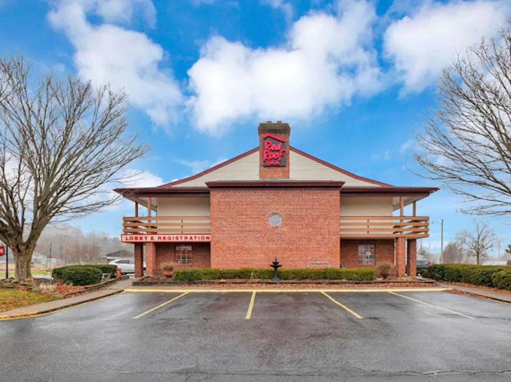 Red Roof Inn Uhrichsville hotel hero