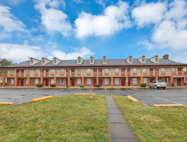 Red Roof Inn Uhrichsville hotel detail image 3